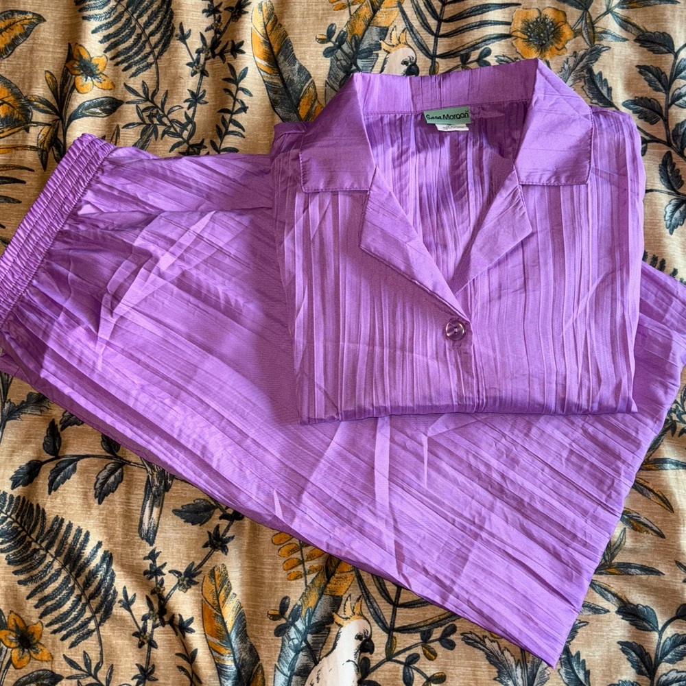 Sara Morgan size medium 2 piece vintage purple set